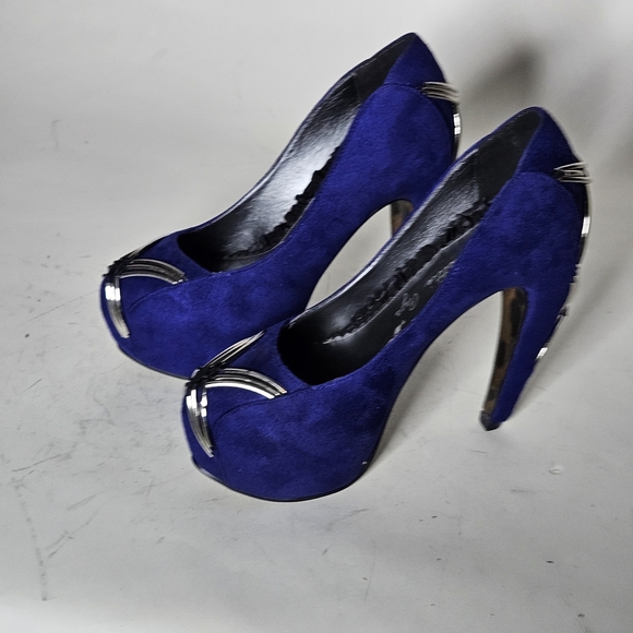 Bettie Page Blue Platform Heels - Picture 4 of 11